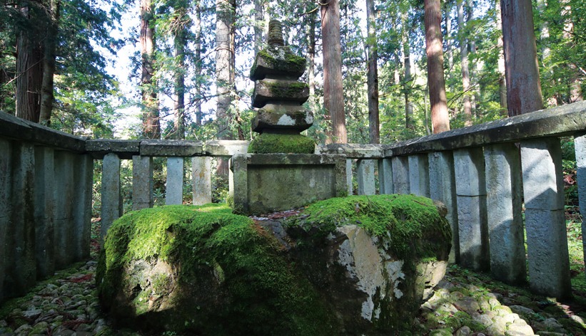 白山平泉寺の石造物